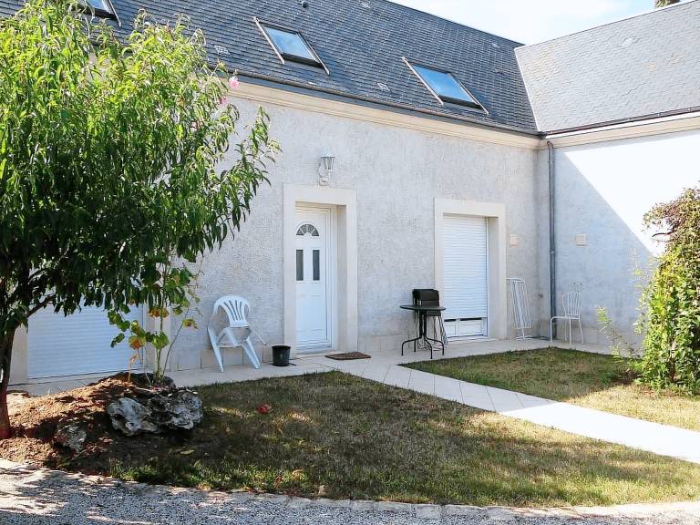 Rental apartment with 2 rooms for 6 persons in Chinon
