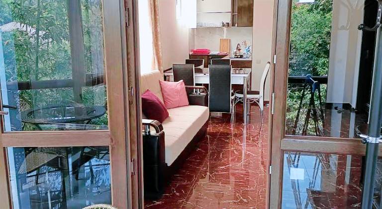 Rental apartment with patio, garden & barbecue — photo 2