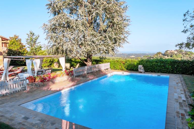 Villa with garden, grill & patio — photo 2