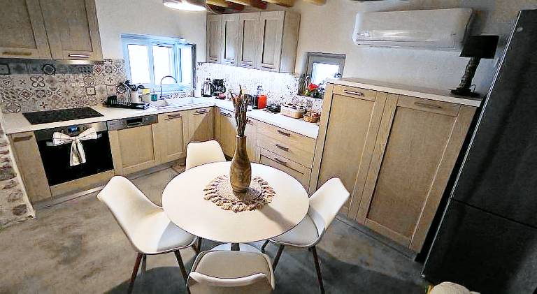 Fully equipped vacation home with hot tub | Pets are welcome — photo 4