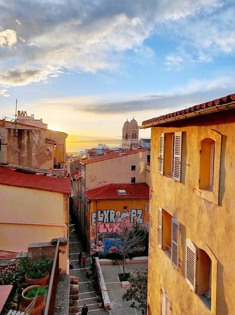 Love nest with sea view in the heart of the Panier