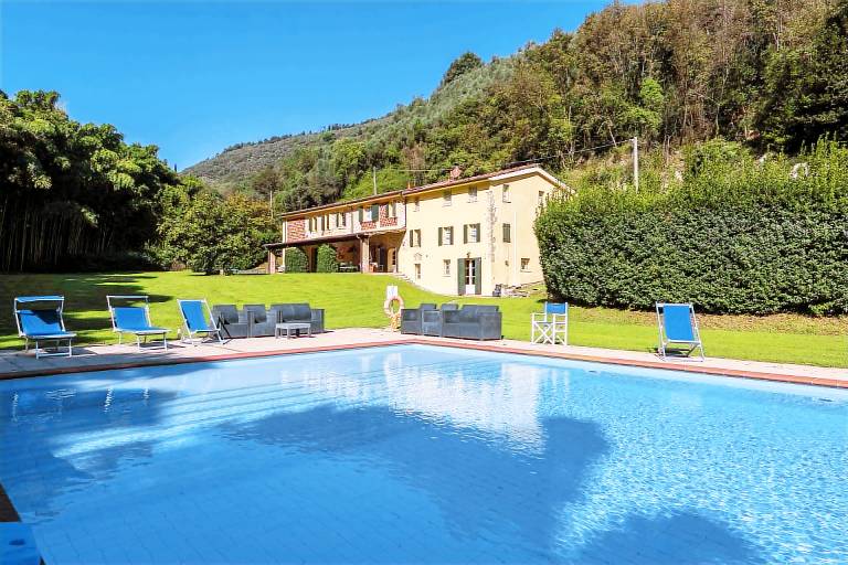 Family-oriented big villa with garden, grill & terrace | Pets allowed in Camaiore