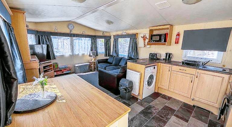 Stunning Caravan At Cherry Tree Holiday Park In Norfolk, Sleeps 8 Ref 70529C — photo 4