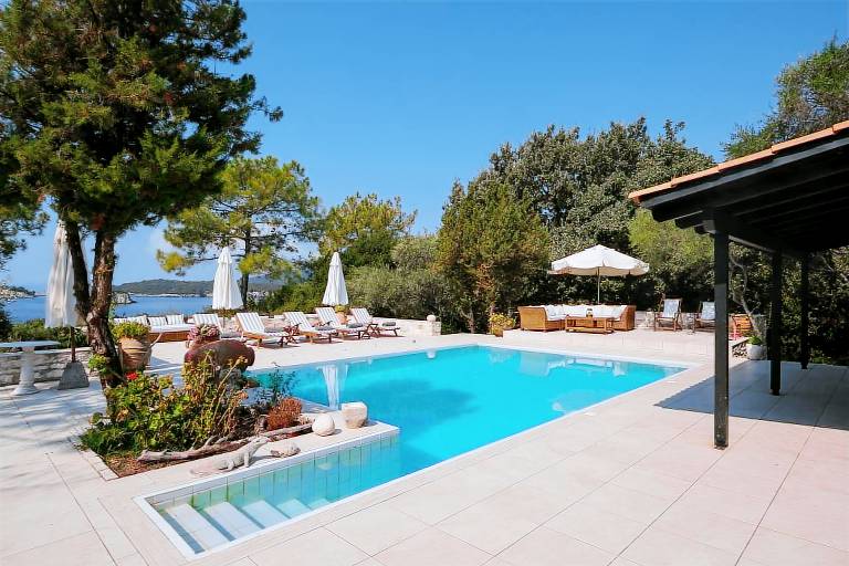 Villa Veneziana – Exklusive Luxusvilla am Strand mit Privatstrand & Pool in Igoumenitsa