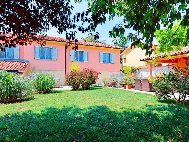 Vacation home with private pool, patio & barbeque | Nature view | Pet-friendly — photo 5