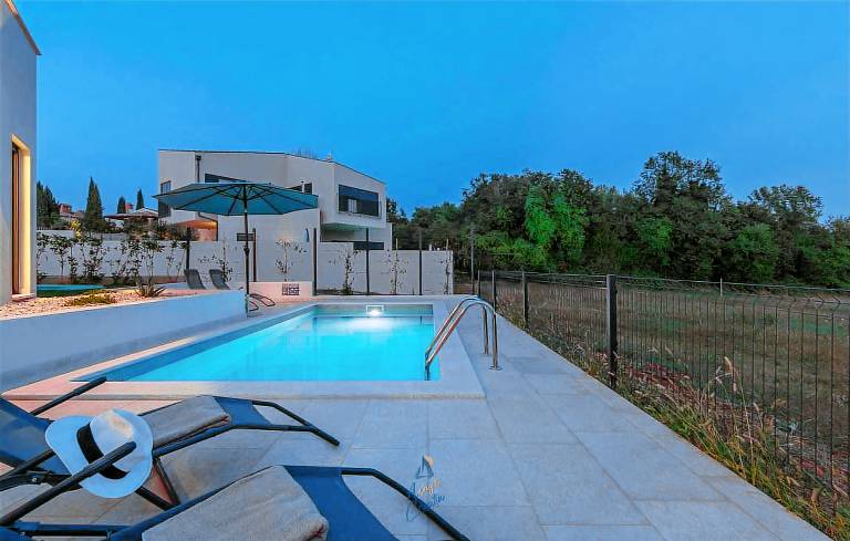 Child-friendly nice villa with garden, terrace & private pool | Pool view | Pets are welcome — photo 2
