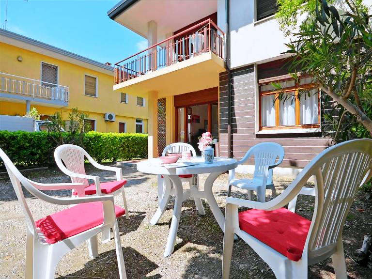 Apartment with patio & garden | Close to the beach | Pets allowed — photo 3