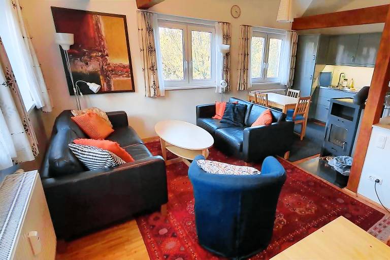 Spacious 4-room apartment with an open kitchen — photo 2