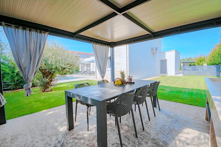 Villa with patio & pool — photo 5
