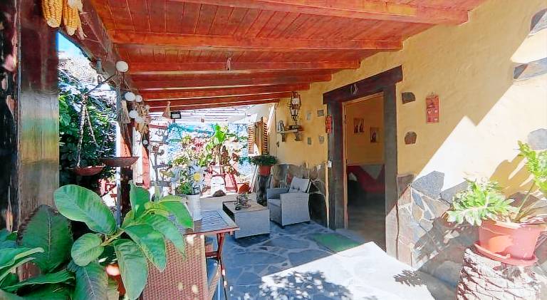 Chalet with pool — photo 4
