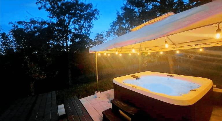 Ample villa with hot tub | Dogs allowed in Oakhurst, CA
