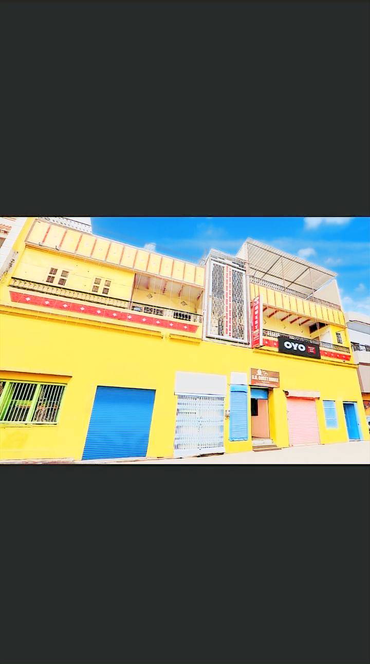Shree S. B. Guest House in Tola