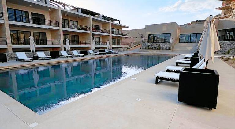 Apartment with pool — photo 2