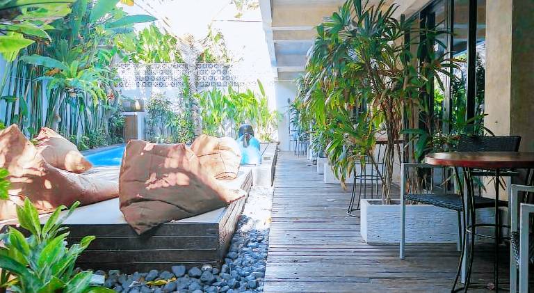 Apartment with pool — photo 3