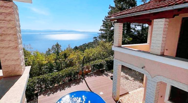 Spacious villa with pool & hot tub | Dogs allowed in Lovran