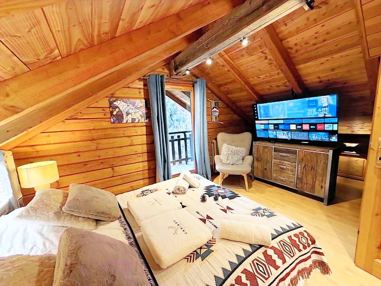 Chalet with BBQ, patio & garden — photo 3