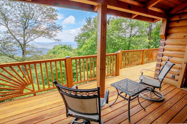 Cozy Cabin with Panoramic Views — photo 3