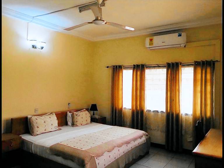 Doppelzimmer mit Gartenblick in Accra