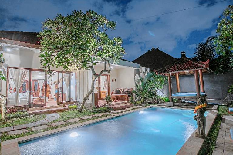 Nice villa with patio, pool & hot tub | Good for workation | Pets are welcome in Canggu
