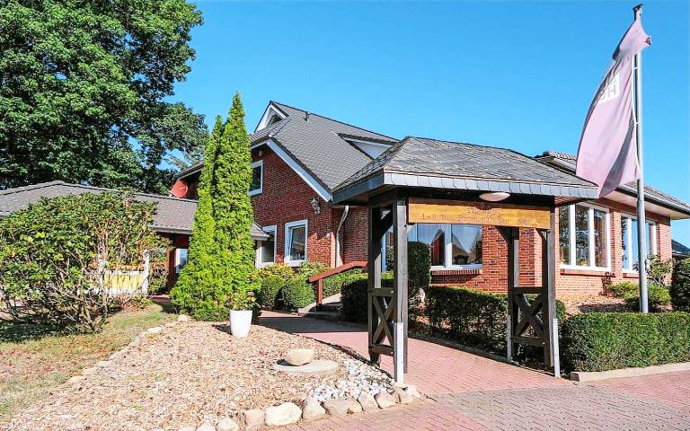 Holiday apartment with barbeque, yard & patio — photo 4