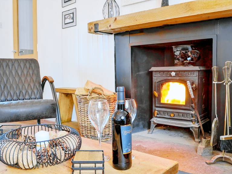 Family-friendly beautiful cottage with yard & jacuzzi | River view | Pets are welcome — photo 3