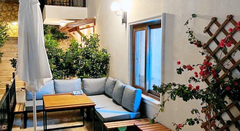 Fully equipped charming vacation home with private pool, garden & grill | Perfect for remote work | Pets are welcome — photo 4