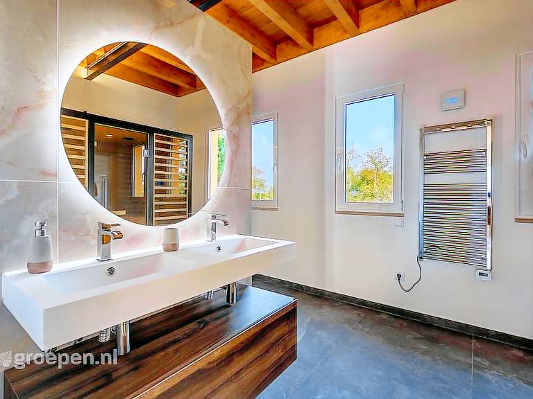 Fully equipped beautiful vacation home with terrace, private pool & hot tub | Pets allowed — photo 3