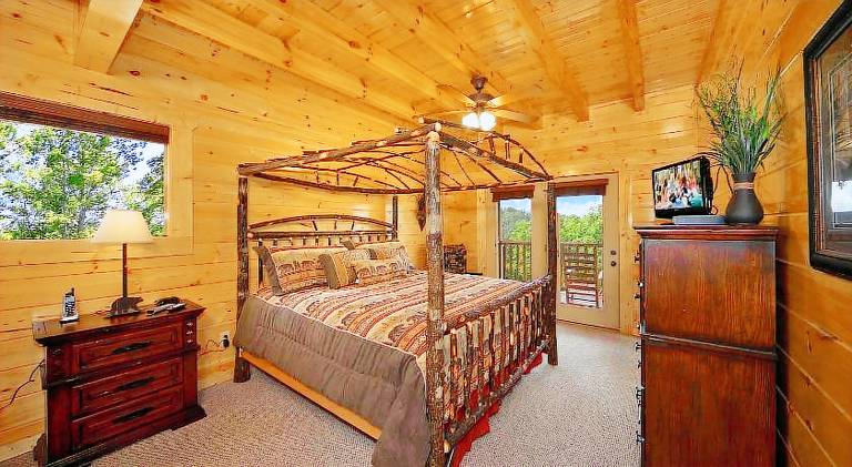 Vacation home with hot tub | Dogs allowed — photo 2