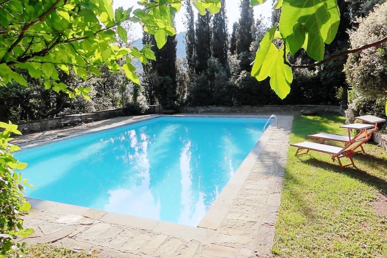 Villa with private pool, terrace & yard in Cortona