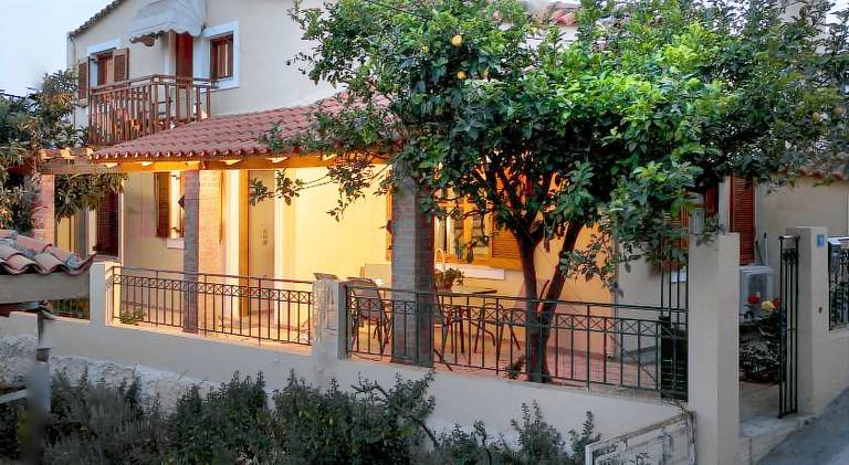 Fully equipped villa with terrace, yard & hot tub | Perfect for remote work | Pet-friendly — photo 4