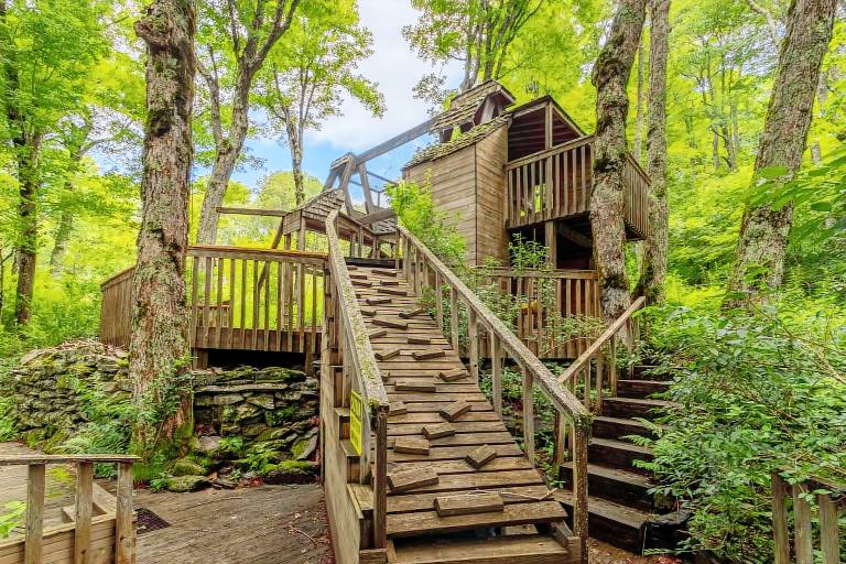 Hearthstone- AppSki Mtn home with it all: Hot tub, game room, fire pit, pets! — photo 3
