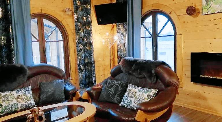 Vacation home with garden, BBQ & hot tub — photo 3