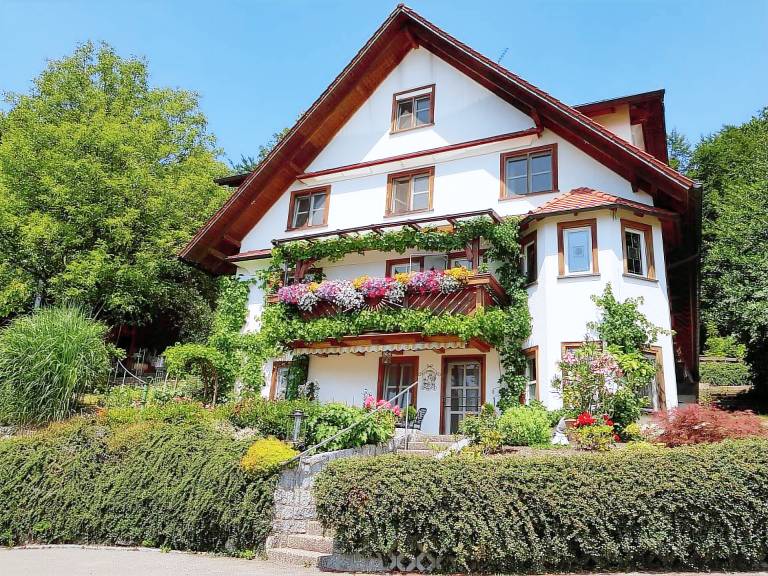 Holiday apartment with garden, terrace & barbecue | Mountain view in Lindau