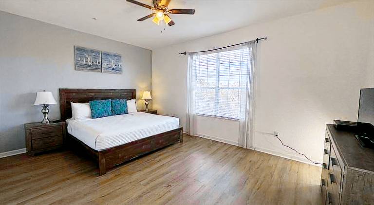 Spacious house with jacuzzi & pool | Pets allowed — photo 2