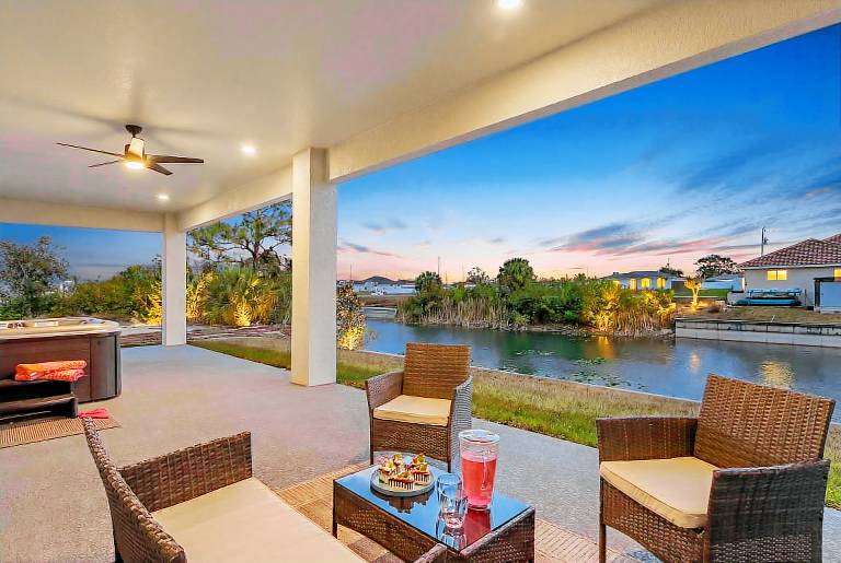 Waterfront Fun, Fishing & Hot Tub Retreat for Families and Friends - Blue Heron Cottage - Roelens — photo 4