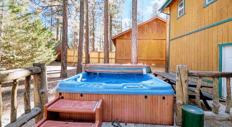 Abe's Cool Cabin - Nice luxury home with a game room, hot tub, and pool table — photo 3