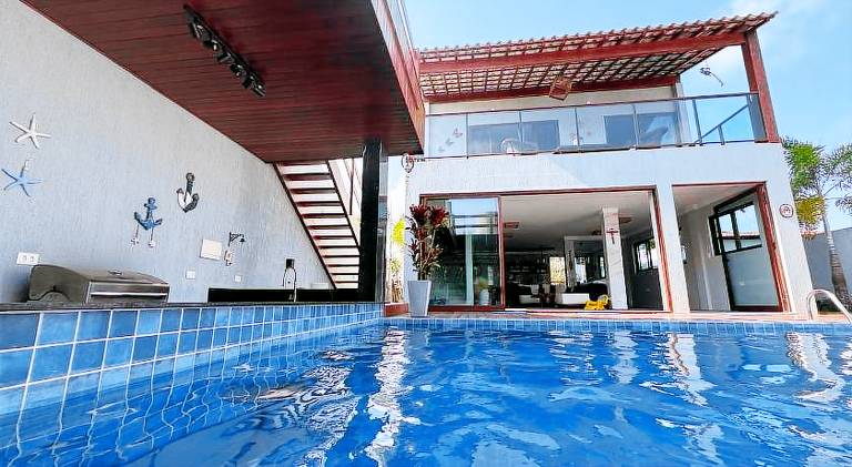 Vacation home with pool — photo 5