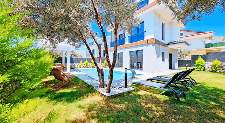 Fully equipped villa with terrace, private pool & yard | Dogs allowed in Mugla