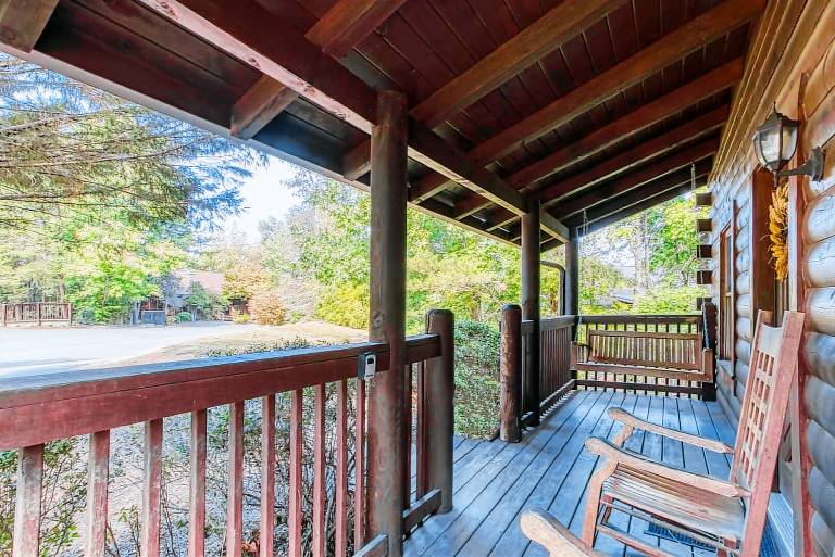 Family-oriented cabin with private pool & terrace | Pets allowed — photo 3