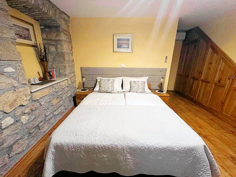 Charming private room with terrace | City view | Beach nearby | Pets allowed — photo 3