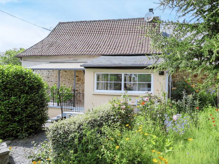 House with patio, BBQ & yard | Nature view — photo 2