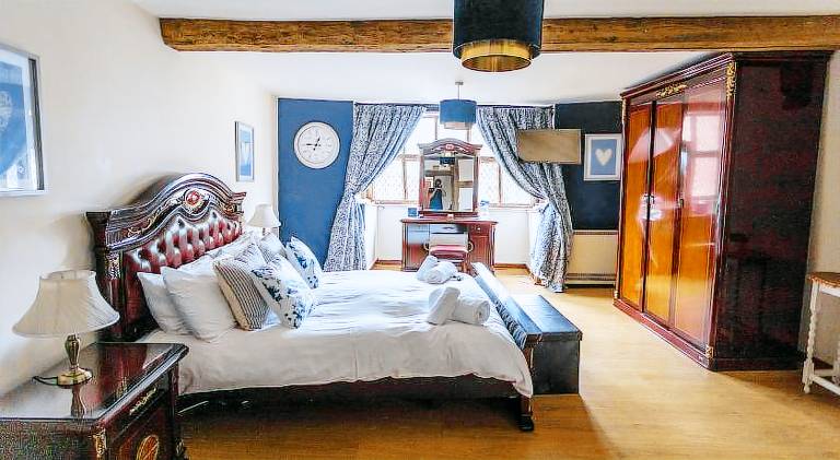 Five Guest Rooms in Tudor House Short Lets & Serviced Accommodation Frankwell Shrewsbury With Free W — photo 2