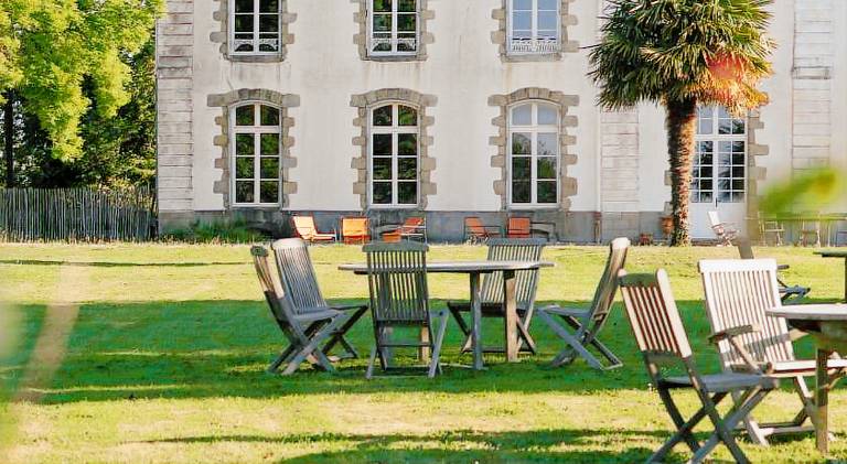 Vacation home with patio, private pool & garden in Auray