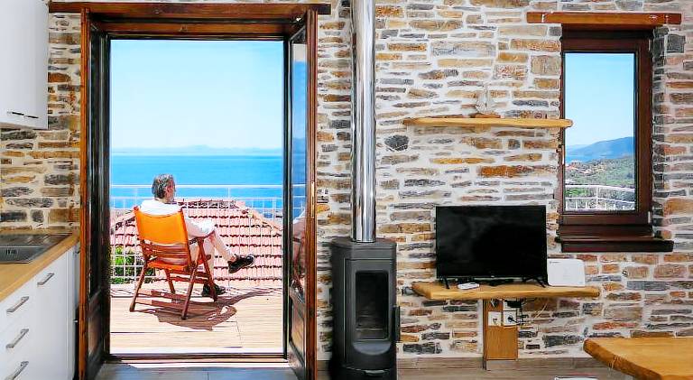 Vacation home with grill, garden & patio — photo 2