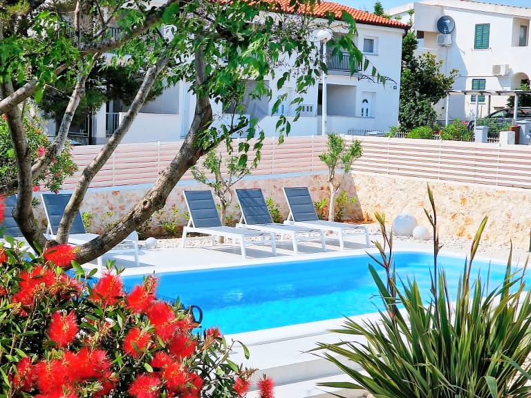 Apartment with pool, terrace & BBQ — photo 2