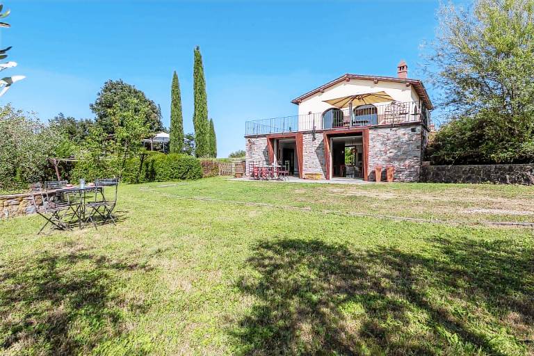 Villa with yard & barbecue — photo 5
