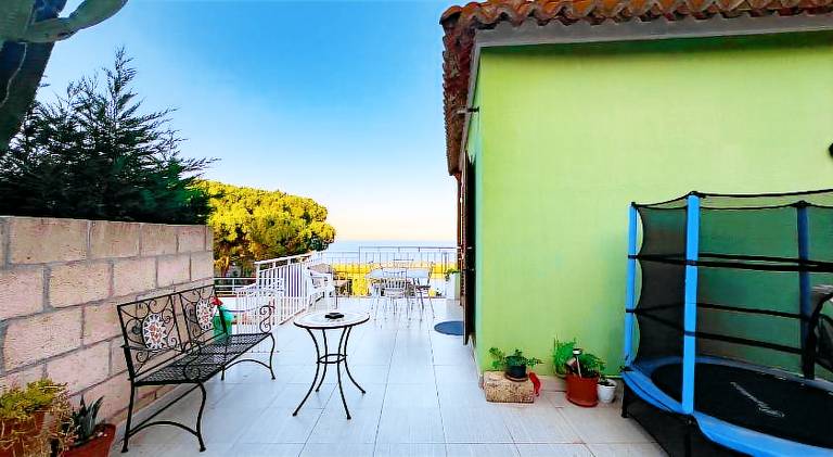 Vacation home with garden & terrace — photo 3