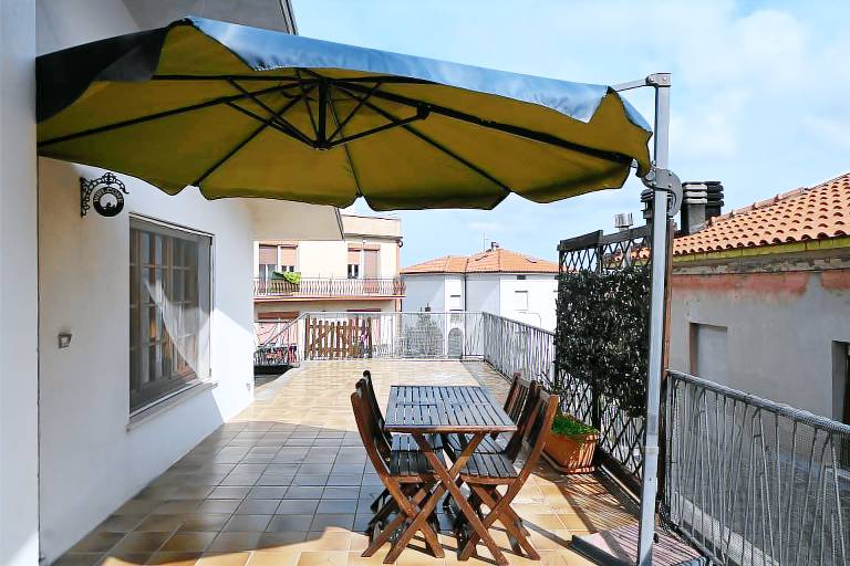 Holiday apartment with terrace | City view — photo 2