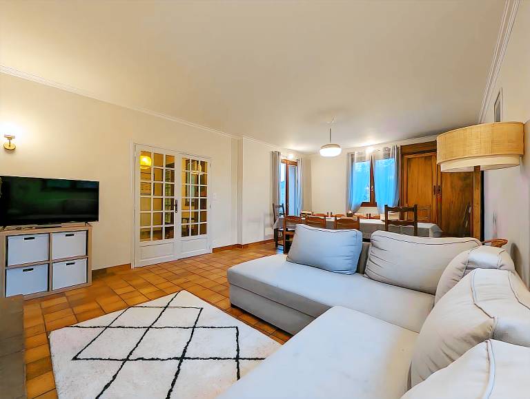 Spacious Charming House for 12 – Vineyard Views & Tranquility for Families/Friends/Sports Groups — photo 3