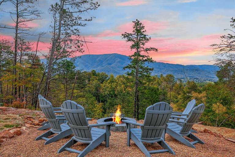 Child-friendly cabin with patio & private pool | Pets are welcome — photo 4
